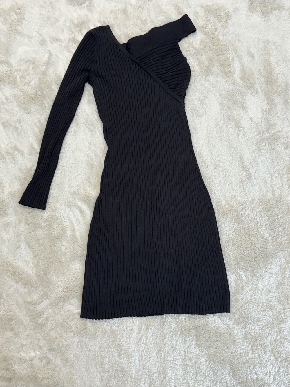 BCBGMAXAZRIA Black Off The Shoulder One Shoulder Long Sleeve, size S